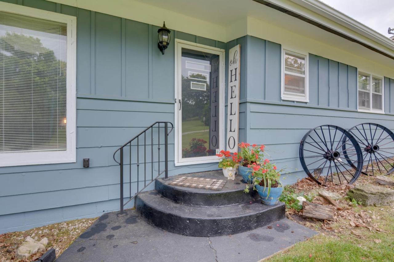 Bright Springfield Home Walk To Nature Center! Екстер'єр фото